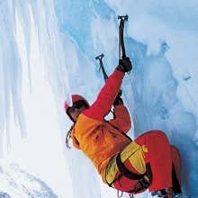 Attività sulla neve e sport invernali come sci, motoslitta, heliski, ciaspolate e ice climbing per vivere la montagna in modo attivo