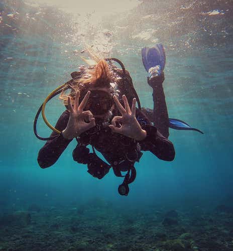 Bautismo de buceo desde la playa en Los Cristianos en Tenerife