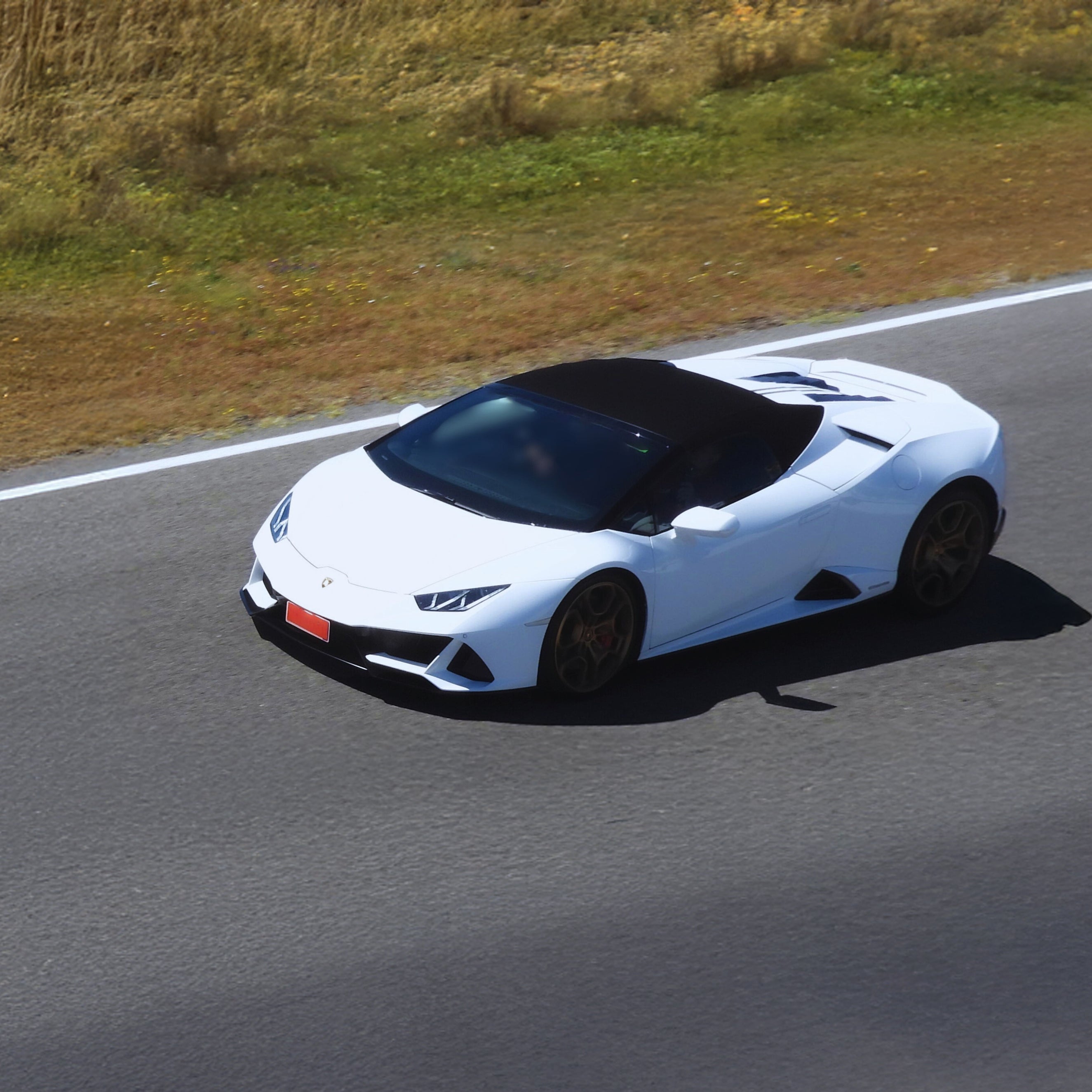 Ruta de 23 km por carretera en Ferrari o Lamborghini en Madrid | Freedome