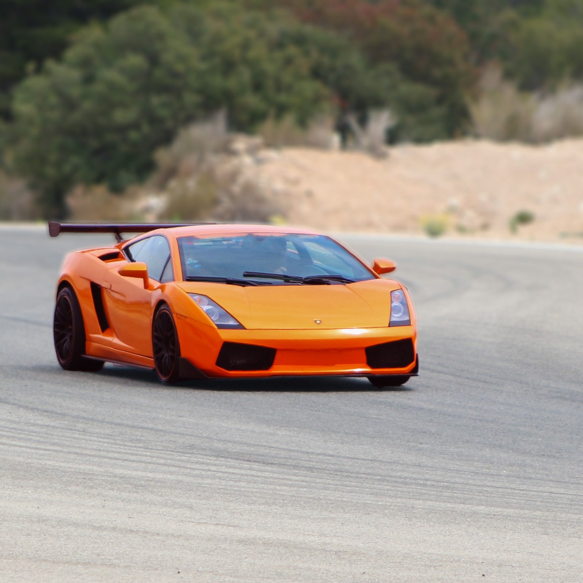 Ruta de 11 km por carretera en Ferrari o Lamborghini en Madrid | Freedome