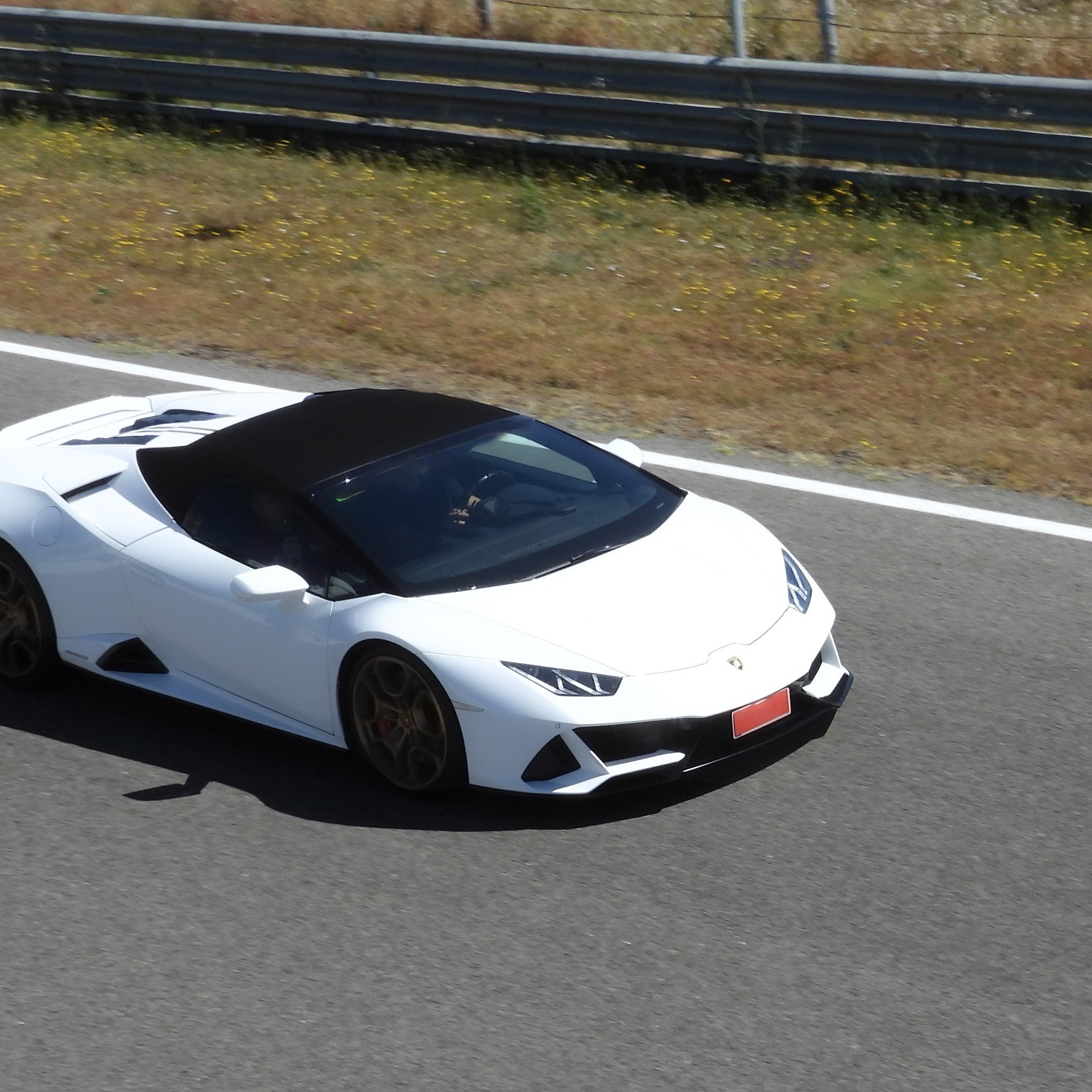 Ruta de 11 km por carretera en Ferrari o Lamborghini en Barcelona ...