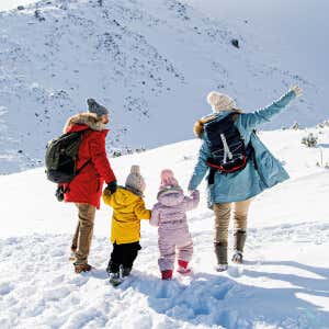 Attività all’aperto pensate per famiglie con bambini, tra natura, animali e momenti educativi divertenti